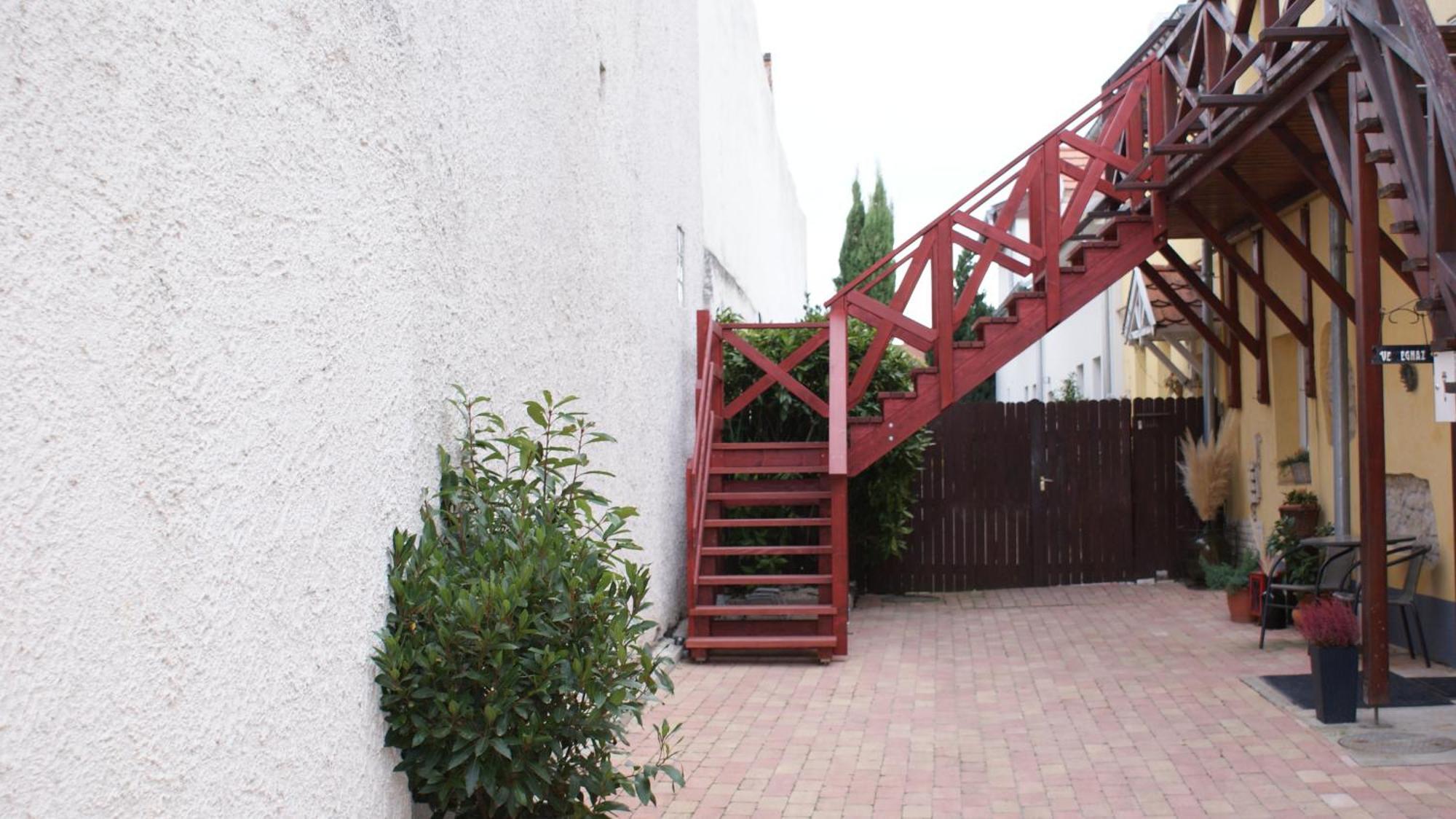 Takacs Vendeghaz 2 Appartement Sopron Buitenkant foto